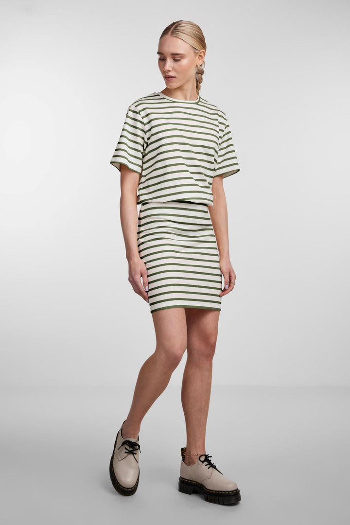 Pieces - Pcbibbi Short Skirt Pb - 4362263 Cloud Dancer Deep Lichen Green Nederdele 