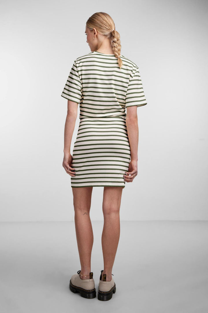 Pieces - Pcbibbi Short Skirt Pb - 4362263 Cloud Dancer Deep Lichen Green Nederdele 