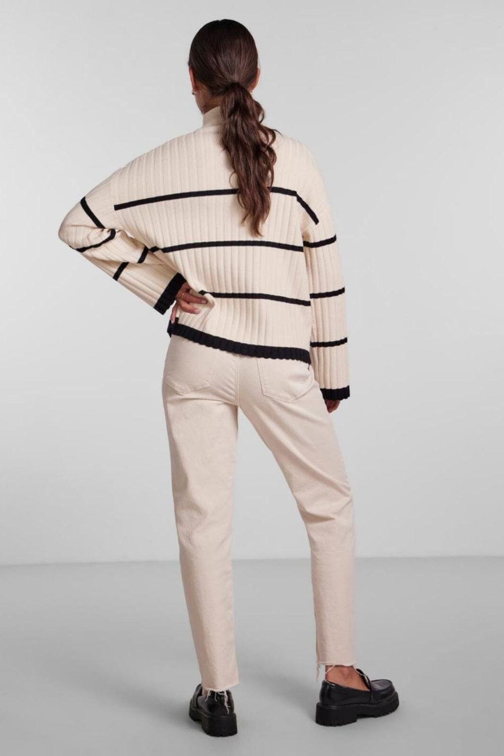 Pieces - Pchilja Ls Knit Dmo - 4111134 Cloud Dancer Black Strikbluser 