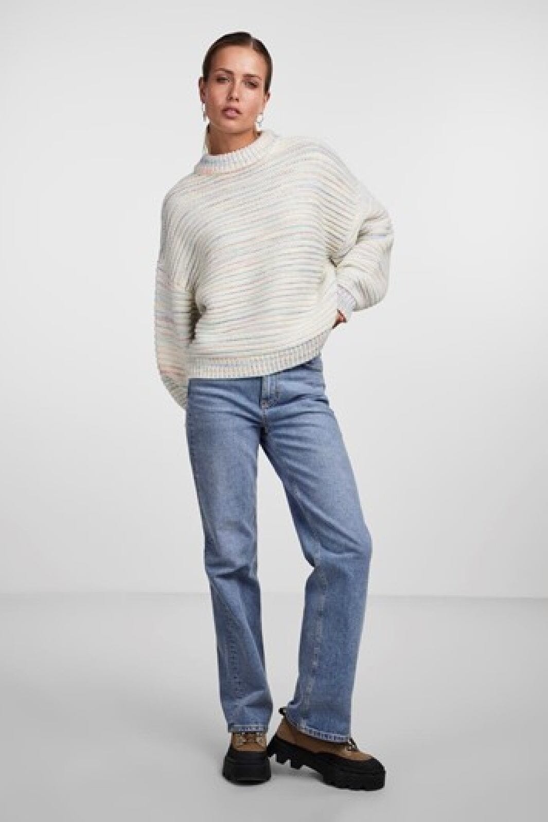 Pieces - Pcjamie Ls O-Neck Knit - 4321014 Cloud Dancer Multi Clr Yarn Strikbluser 