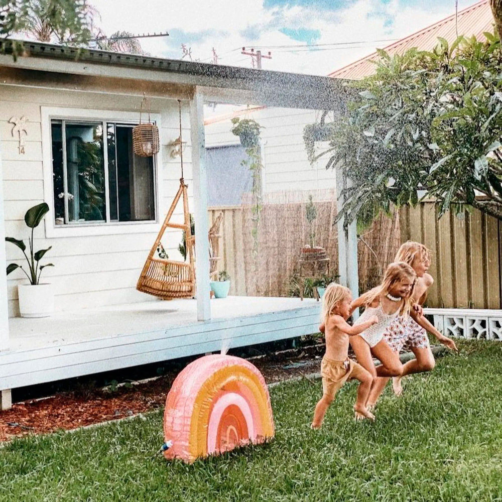 SunnyLife - Inflatable Sprinkler Rainbow - Peachy Pink Bad 